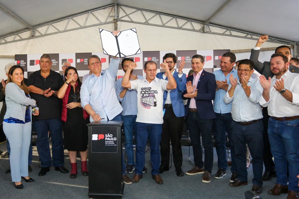 Signing of contract for extension of Line 5-Lilac to Jardim Ângela